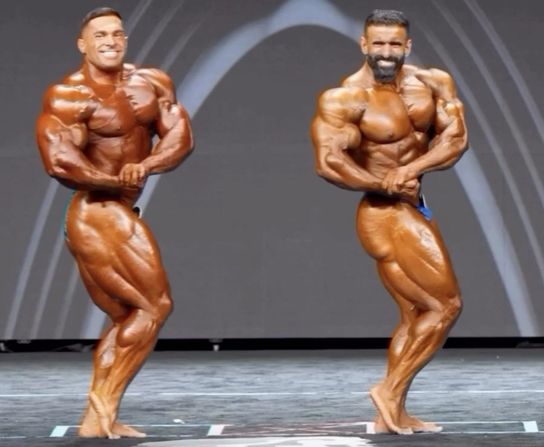 Lunsford en Hadi naast elkaar op het podium van Mr Olympia